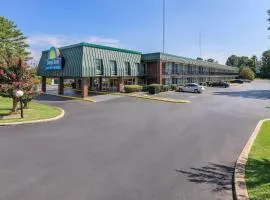Days Inn by Wyndham Seneca-Clemson