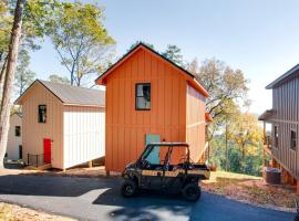 Pet-Friendly Cabin Ideal for Families with Jacuzzi and Lake Views in Alabama，位于Grant的酒店