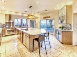 Incredible Lakefront Villa with Gorgeus Sights and Fireplace in Gary, Indiana