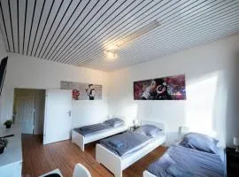 Monteurwohnung-fuer-8-Personen-in-Guelzow-WLAN-Aufenthaltsraum-Parkplatz-Naehe-Hamburg-RZ02a
