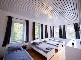 Monteurwohnung-fuer-8-Personen-in-Guelzow-WLAN-Aufenthaltsraum-Parkplatz-Naehe-Hamburg-GWHE1302