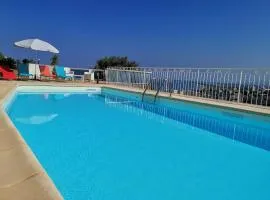 Appartement Vue Mer à Bastia, terrasse et piscine privée.