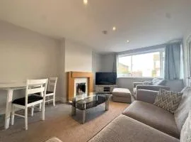 3bed house Brighouse - working professionals welcome FREE parking & WI-FI