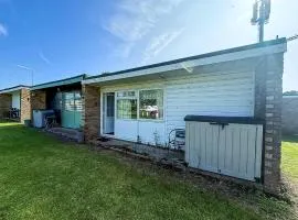 Lovely 6 Berth Chalet In Hemsby Nearby Great Yarmouth Ref 73106F