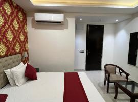 Hotel Ganga Grand Rishikesh # Parking # Lift # Restaurant # Near Ghat # Property of the Year，位于瑞诗凯诗Dehradun Airport - DED附近的酒店