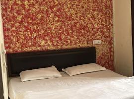 Pinjore hotel & Restaurant，位于Pinjaur的酒店