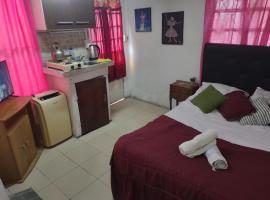 Jardín del Edén Alojamientos，位于Burzaco的酒店