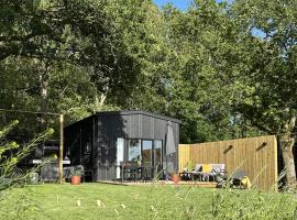 Skrylle Hideaway - cozy tiny house near Lund，位于Dalby的酒店