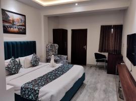 Ritz The Boutique Hotel，位于罗塔克的酒店