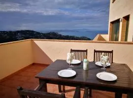 2 bedroom apartment close to the center of Begur. Terrace and panoramic sea views Ref:H41