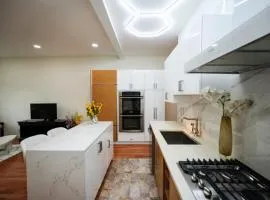 Luxe NYC View Mansion 6BR 4BA Balcony Garage