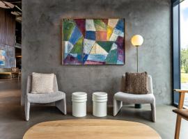 Hotel Loa，位于霍尔斯沃德吕尔的酒店