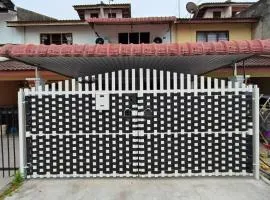 TANGKAK hOMESTAY