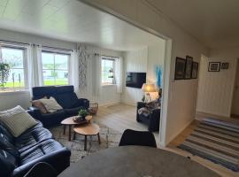 Sentrumsnær sokkelleilighet，位于Bardu的酒店