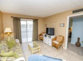 Lovely Oceanside Home w/Outdoor Shower/Free WiFi/Shared Pool/Hot Tub/Tennis/AC