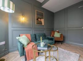 Beautiful townhouse，位于卡瑞克福格斯的酒店