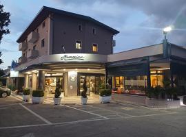 Hotel Residence Memmina，位于弗罗西诺内的酒店