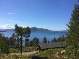 Tustna Ladestasjon，位于Hals的酒店