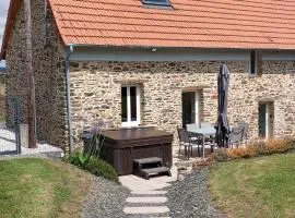 Maison rénovée dans le bocage Normand avec jacuzzi