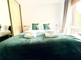 Charming 1 Bedroom Apartment Near the Stadium and City Centre Comfort for Up to 4 Guests