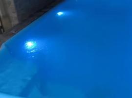 Casa com piscina completa Ilha Comprida，位于伊利亚孔普里达的酒店