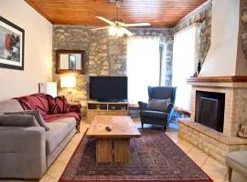 Stone house Amfikleia