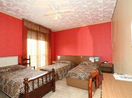 Hotel San Carlo，位于Spinone Al Lago的酒店