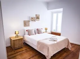 Superb 3 BR Apartment - Beachfront - Old Town Cascais