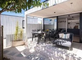 Villa Luna Mare Ferienhaus mit Terrasse & Poolnähe, direkt am Meer