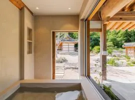 Luxury Hanok Sangseon Heritage Hanok-G