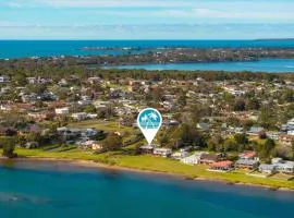 OP Chill Estate - Pet friendly & Waterfront Home - Sleeps 15!