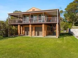 OP Chill Estate - Pet friendly & Waterfront Home - Sleeps 15 - February treat - Book 3 nights, pay for only 2 - your extra night is on us