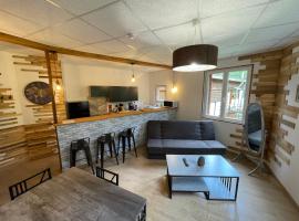 Gîte Le Hérisson calme, nature & jacuzzi-Les gîtes de la perle de Vouglans-，位于Cernon的酒店