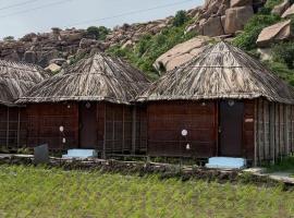 The Gravity Cafe -A Unit Of StayChillHampi，位于New Hampi的酒店