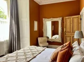 The Georgian Manor Apartment - Central Frome