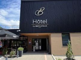 Hôtel SPA Restaurant AKENA Molinges - La Brocatelle，位于圣克洛德的酒店