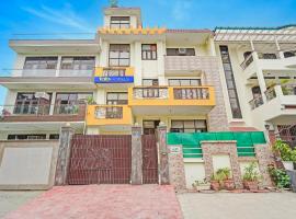 FabHotel The Everest 43，位于诺伊达的酒店
