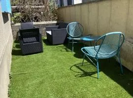 Chambre privée à 50 m de la plage salle de bain et cuisine commune