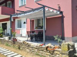Apartments STRUNAJN，位于斯楚雅的酒店