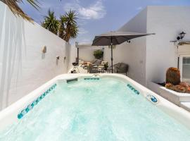 Luxury Beach La Concha Playa Honda，位于宏达海滩的酒店