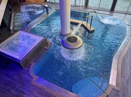 阿德尔菲亚码头酒店及Spa，位于艾克斯莱班的酒店