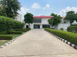 The Aana Hotel Sohna -Gurgaon Road，位于古尔冈的酒店