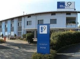 布鲁9酒店，位于Novedrate的酒店