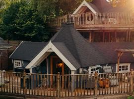 1 - Romantic log cabin, perfect winter escape!，位于Pont Sticill的木屋