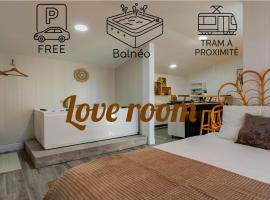 L'Envolée d'âmes'moureux Bohème - Spa privé，位于伊斯内斯的酒店