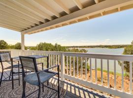 Lake House at White Mountain Lake in Show Low!，位于肖洛的酒店
