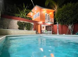 Bonita casa con alberca en Mazatepec, Morelos，位于Mazatepec的酒店