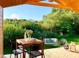 Tiny House an der Elbe mit Blick ins Gr&uuml;ne 208，位于布莱克德的小屋