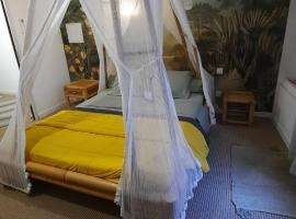 CHAMBRES DE L'ORATOIRE-climatisées, Impasse calme, lumineuse, centre ville, Pézenas，位于佩兹纳斯的酒店