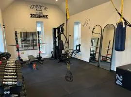 Goring River Retreat with Gym and Wellness Area